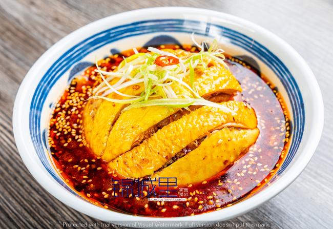 Juicy Steamed Chicken in Chili Sauce